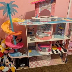 Large LOL playhouse and accessories