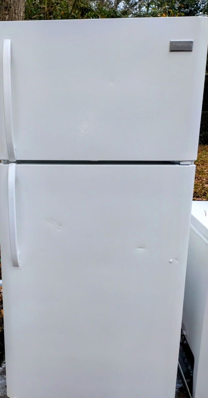 Frigidaire REFRIGERATOR