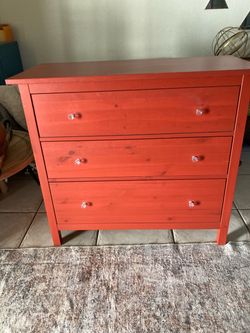 Wooden dresser/ drawers/ chest