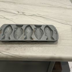 Cast-Iron Cornbread Baking Implement