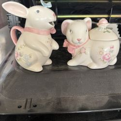 Pfaltzgraff Tea Rose Rabbit Sugar And Creamer
