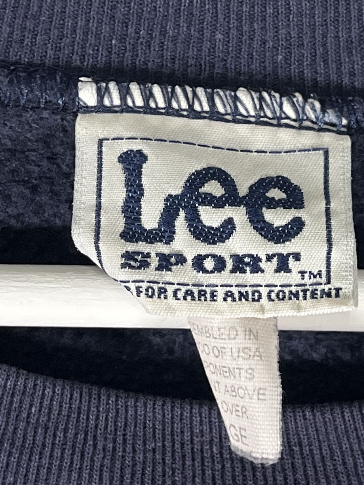 Lee Sport SUPER BOWL XXXVI Large Sweatshirt Champs Embroidered Logo.