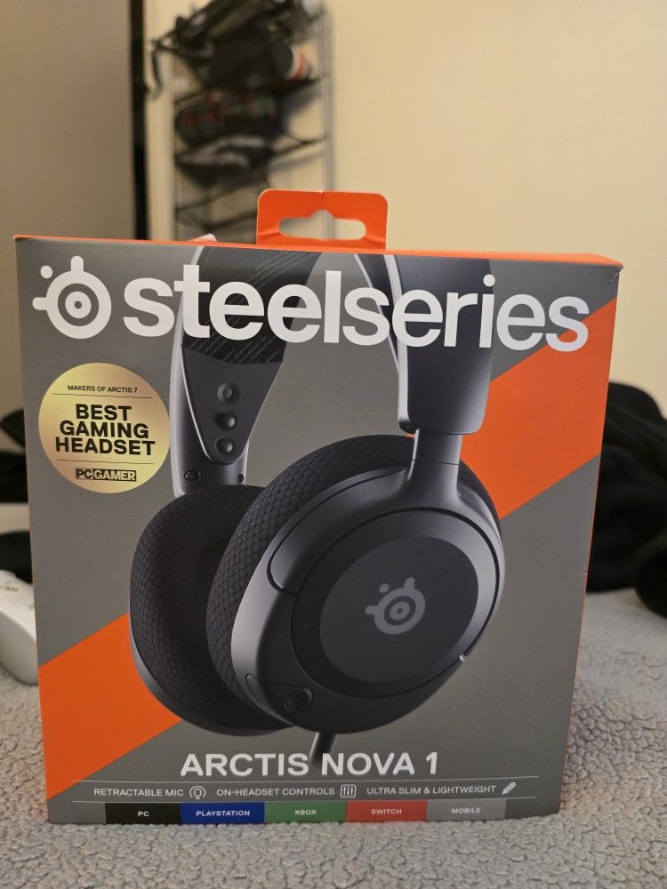 Arctis Nova 1