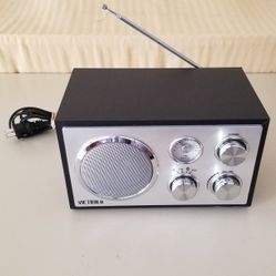 Victrola Retro Desktop FM/Bluetooth/Aux VRS-2400 Radio 