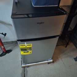 Mini Refrigerator Name Brand-Whirlpool