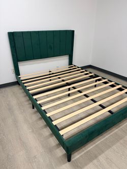 Queen green platform bed frame an 12” mattress