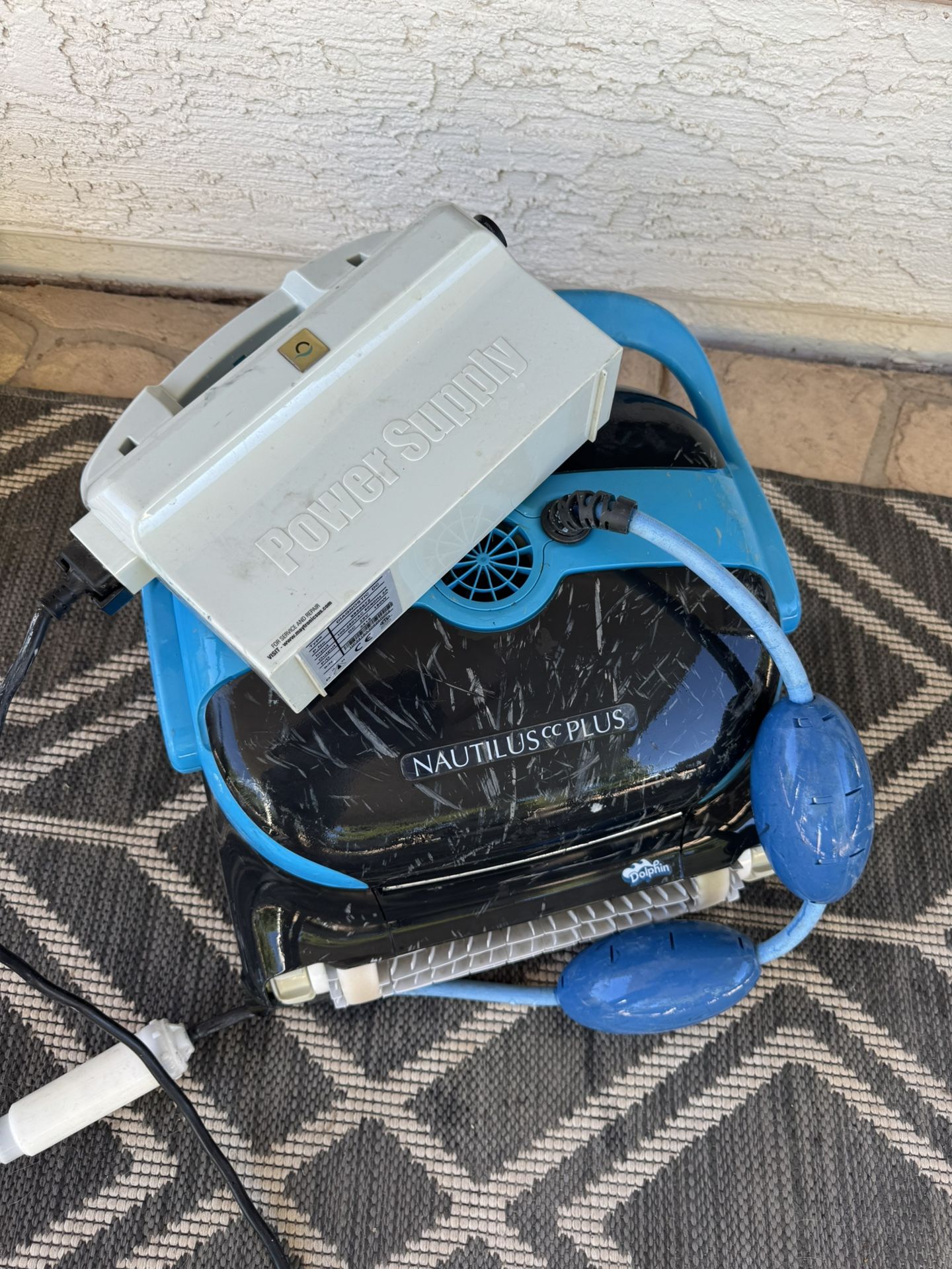 Dolphin Pool Cleaner Vacuum 