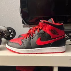 Jordan 1 Bred Mid