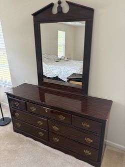 Dresser set