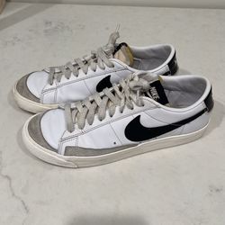 Nike Low Blazers