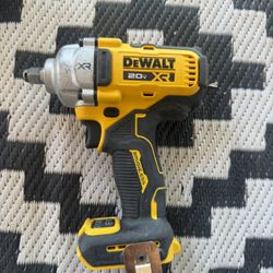 Dealt 20v XR Impact Wrench 1/2 Inch