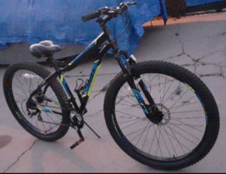 Huffy Mountain Bike 21 Speeds,disc Brakes, 29 Inch Tires ,exellent Bike........