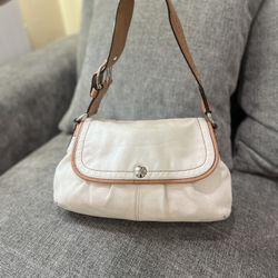 Vintage White Leather Coach SoHo🟢