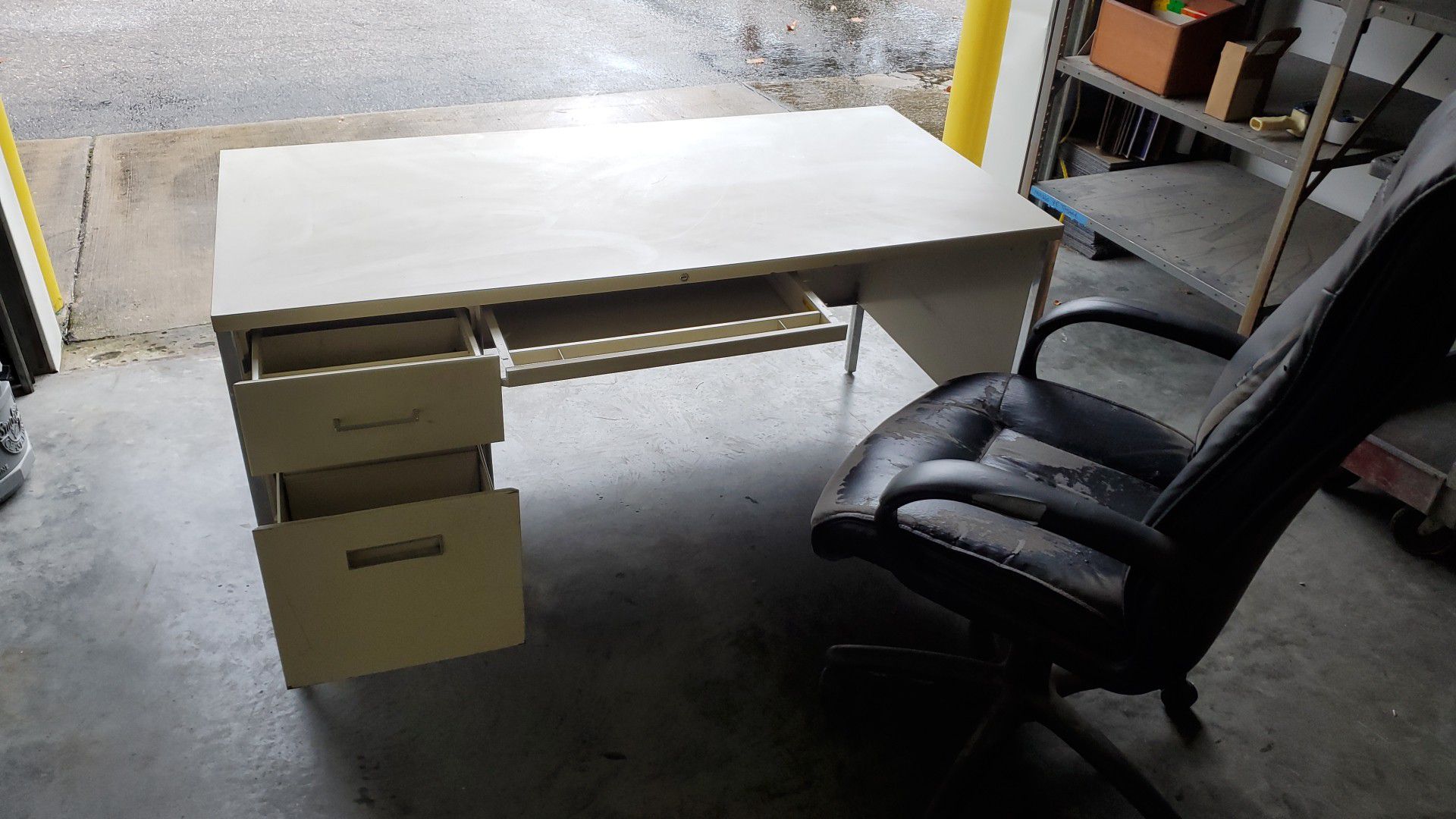 Office/warehouse desk and chair