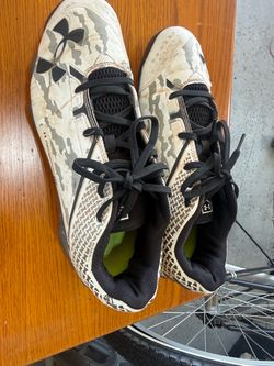 Men’s under armor baseball cleats size 11