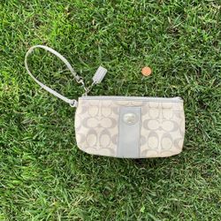 Very Vintage Coach Wristlet 