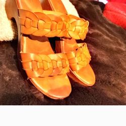 b·ø·c Lt. Brown, Low Heel, Open Toe, Braided Leather "Jillian" Sandals. Size 8