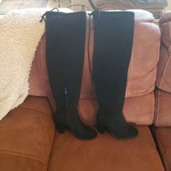 Ladies Mid-thigh Boots.  Sz 7.5