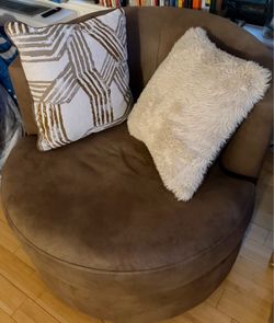 Selling two reading chairs