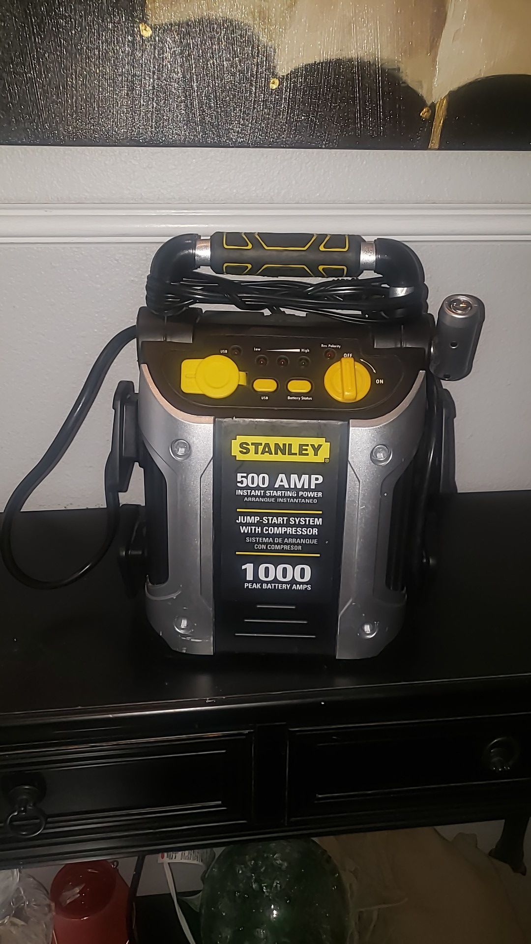 STANLEY 500 AMP JUNP START SYSTEM WITH COMPRESSOR AND USB PORTS FOR PHONE CHARGING