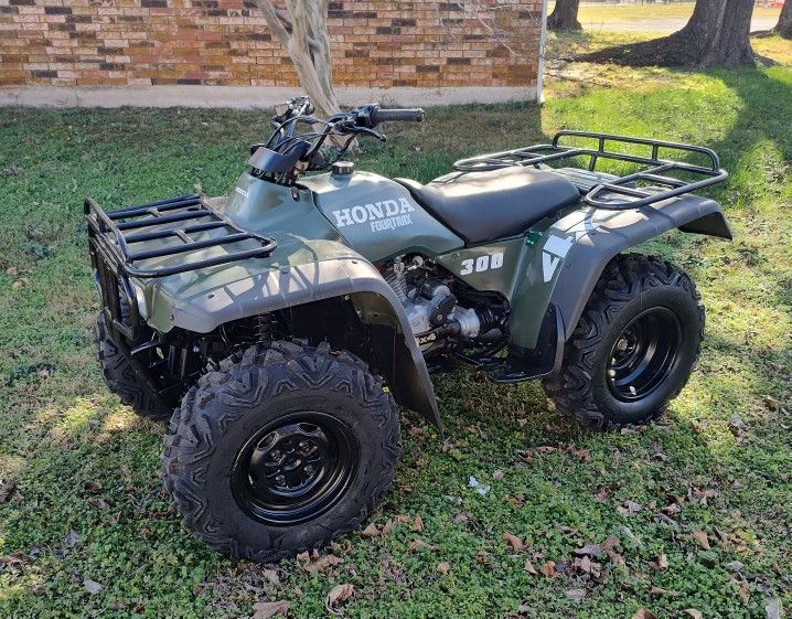 Excellent Honda FourTrax 300 ATV 4x4
