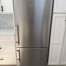 Luxury Liebherr 30” Refrigerator - Excellent Condition - SmartSteel