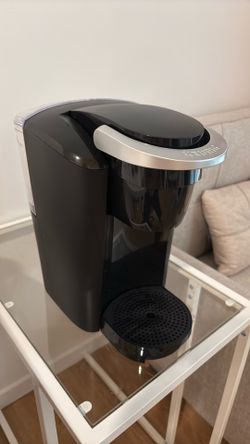 Keurig K-Compact Single-Serve K-Cup Pod Coffee Maker, with 3 Brew Sizes, Smart Start Feature, 36oz Removable Reservoir, Black