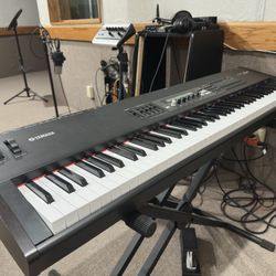 Yamaha S80 Keyboard 