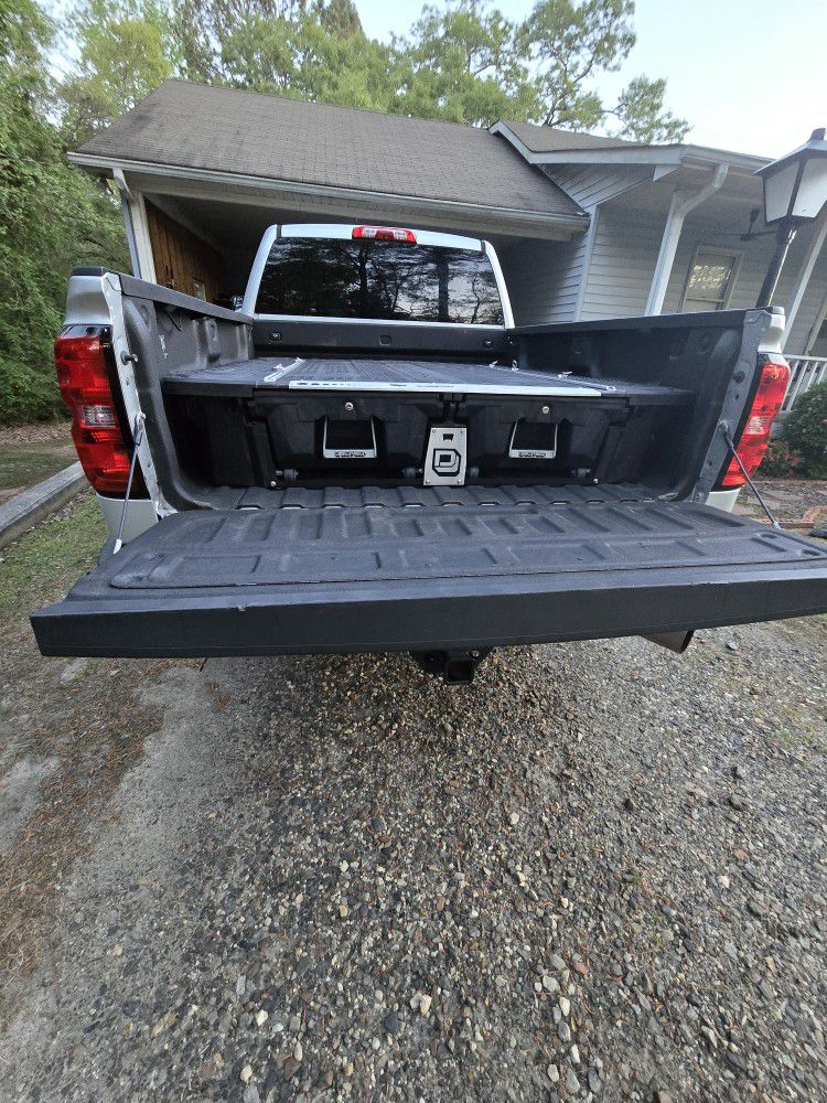 TRUCK BED DECK SYSTEM