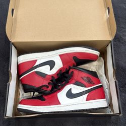 (OPEN TO OFFERS) Air Jordan 1 Mid "Chicago"
