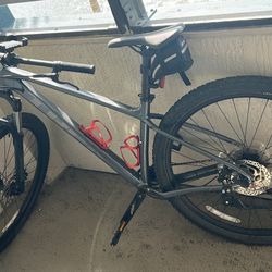 Gray Trek Mountain Bike Marlin 7 2024