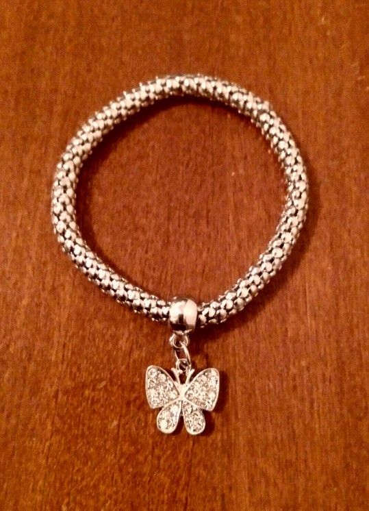 BRAND NEW IN PACKAGE LADIES DANGLING SILVER BUTTERFLY CHARM SLIP-ON SHINY RHINESTONE BANGLE BRACELET