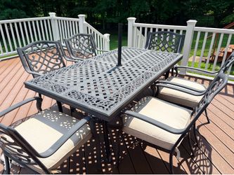 Outdoor Patio Table with 6 chairs