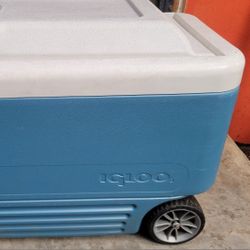 IGLOO
MaxCold Roller Cooler 40 Quart