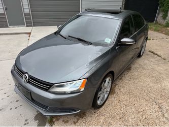 2014 VOLKWAGEN JETTA TDI , please read full description. Need some work.   Diesel engine in great running condition , automatic transmission is shifts