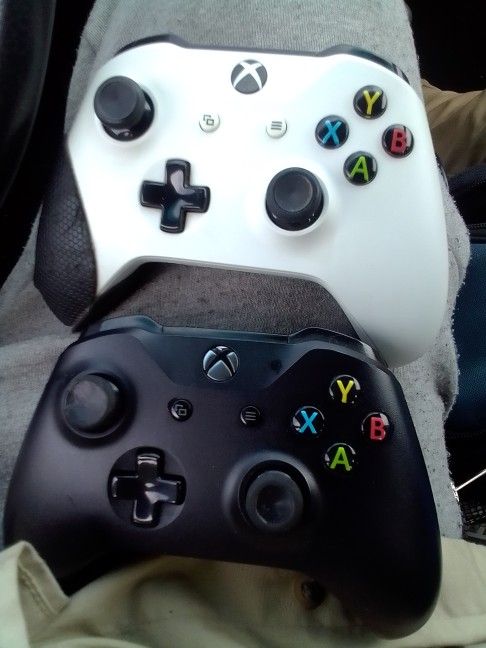 2 Xbox One Controllers 2nd Generation