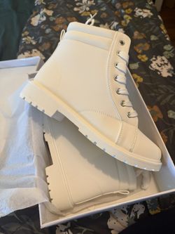 White Snow Boots Women's Size 8