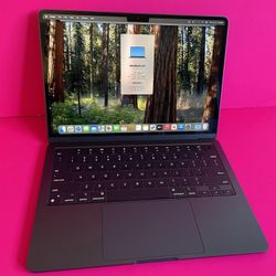 Apple MacBook  Air 13 (2024 Model) I16GB Memory 256gb storage works perfect 