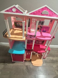Barbie doll house