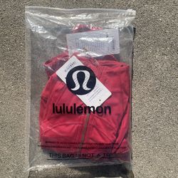 LULULEMON SET WITH LEGGINGS INCLUDED