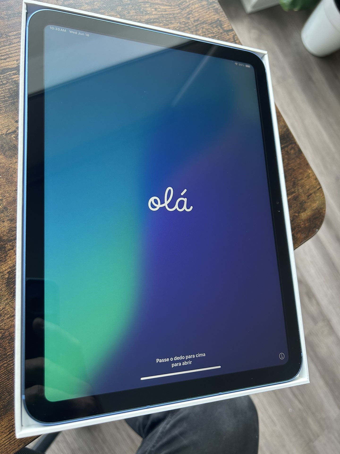 Apple iPad 10th Gen 64GB WiFi + Cellular W/ Case