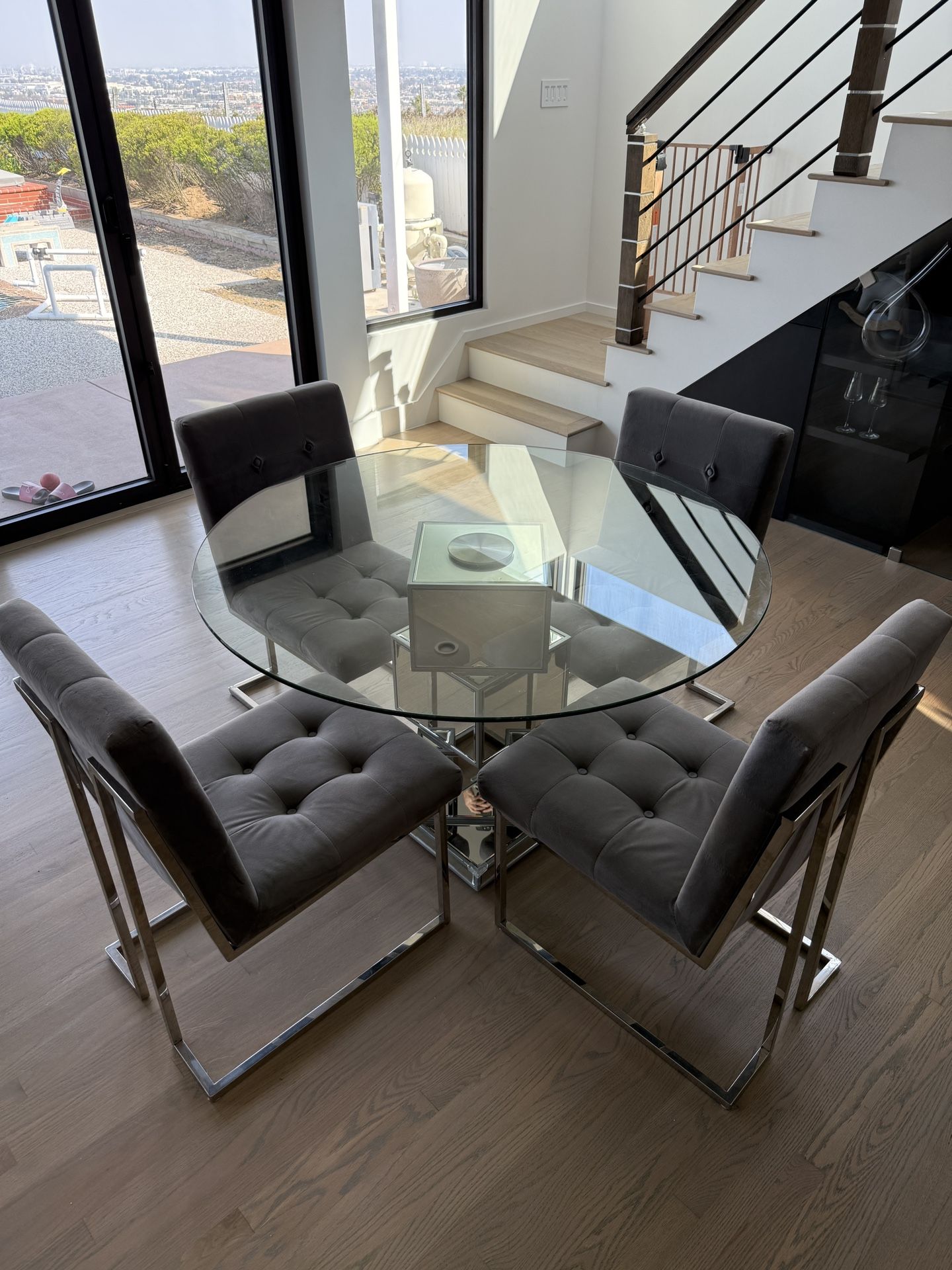 Dining room table and chairs 