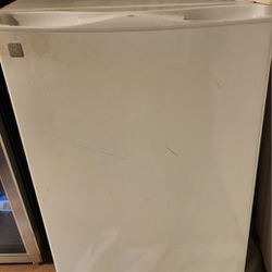 Mini Refrigerator  With Freezer 