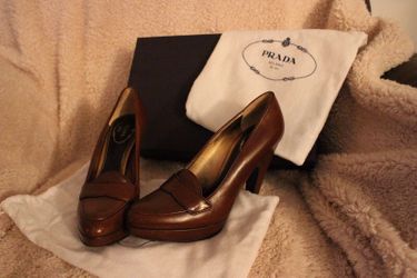 Prada leather shoes size 7
