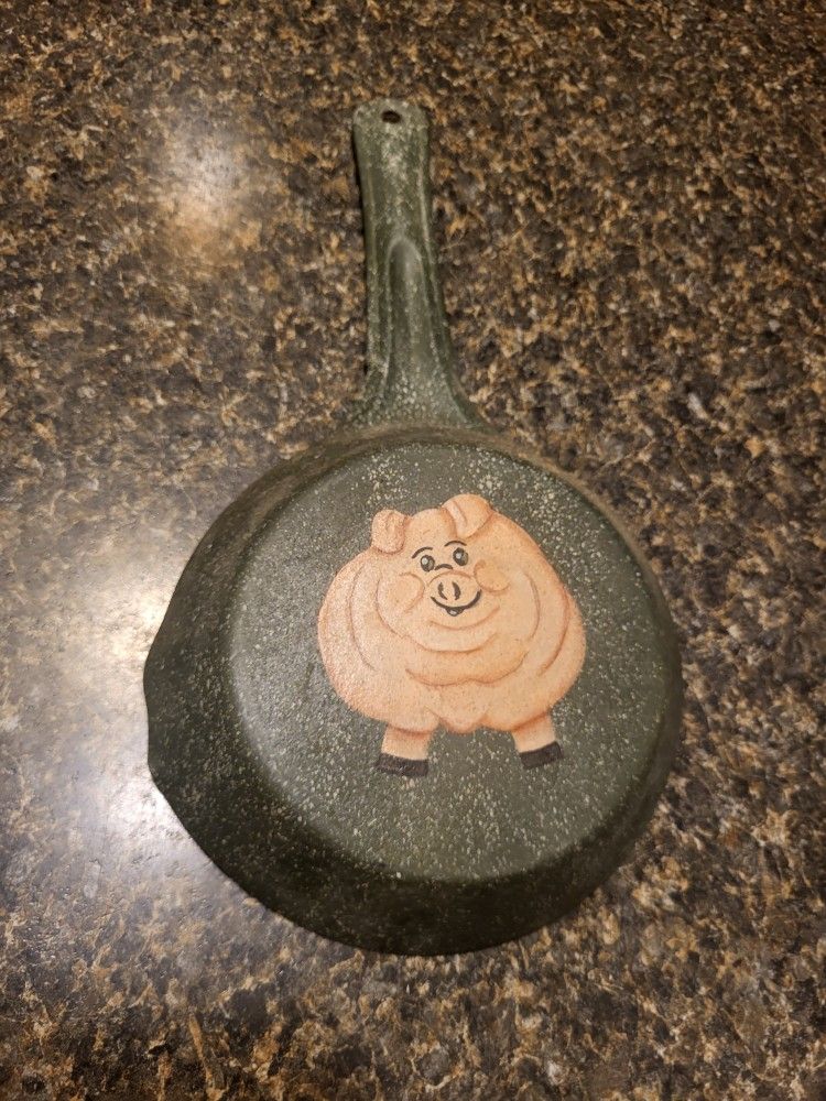 decorative pan painted pig 5" diameter