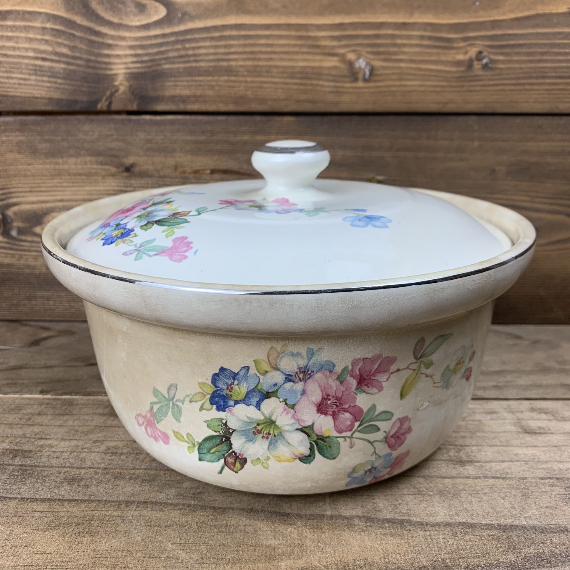 Late 1800s Lincoln Bakeware Pot w/ Floral Motif  (Decor Only)