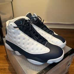 Jordan 13 Retro en negro obsidiana, powder, azul celeste y blanco