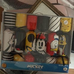 6 Surprise Crackers by Disney and Fr𝔦𝔢𝔫𝔡𝔰
