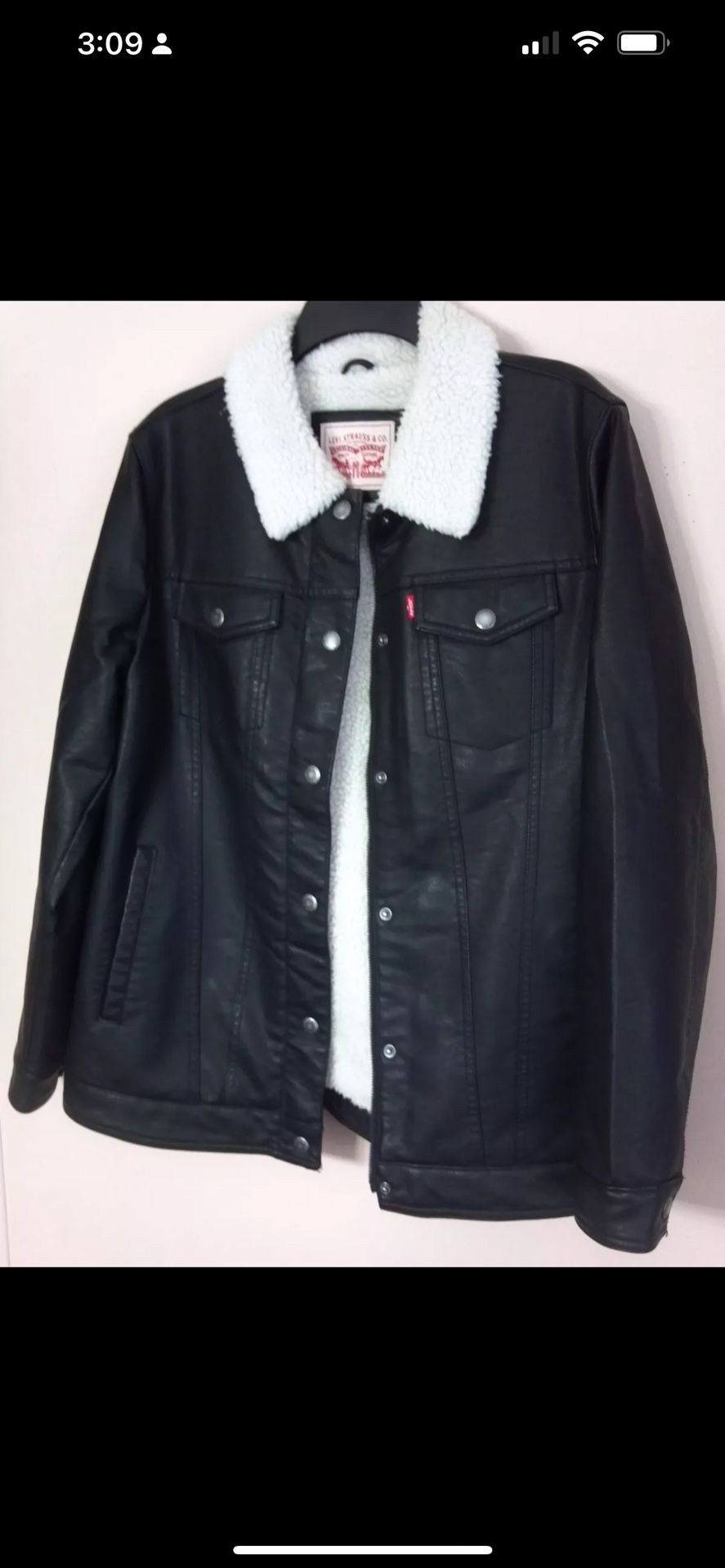 Like New Women’s Levis Faux Leather Size Large
