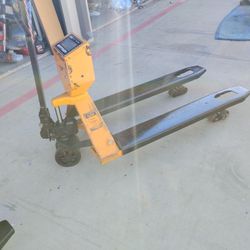 5500 Capacity Pallet Jack With Scale$975 No Less 